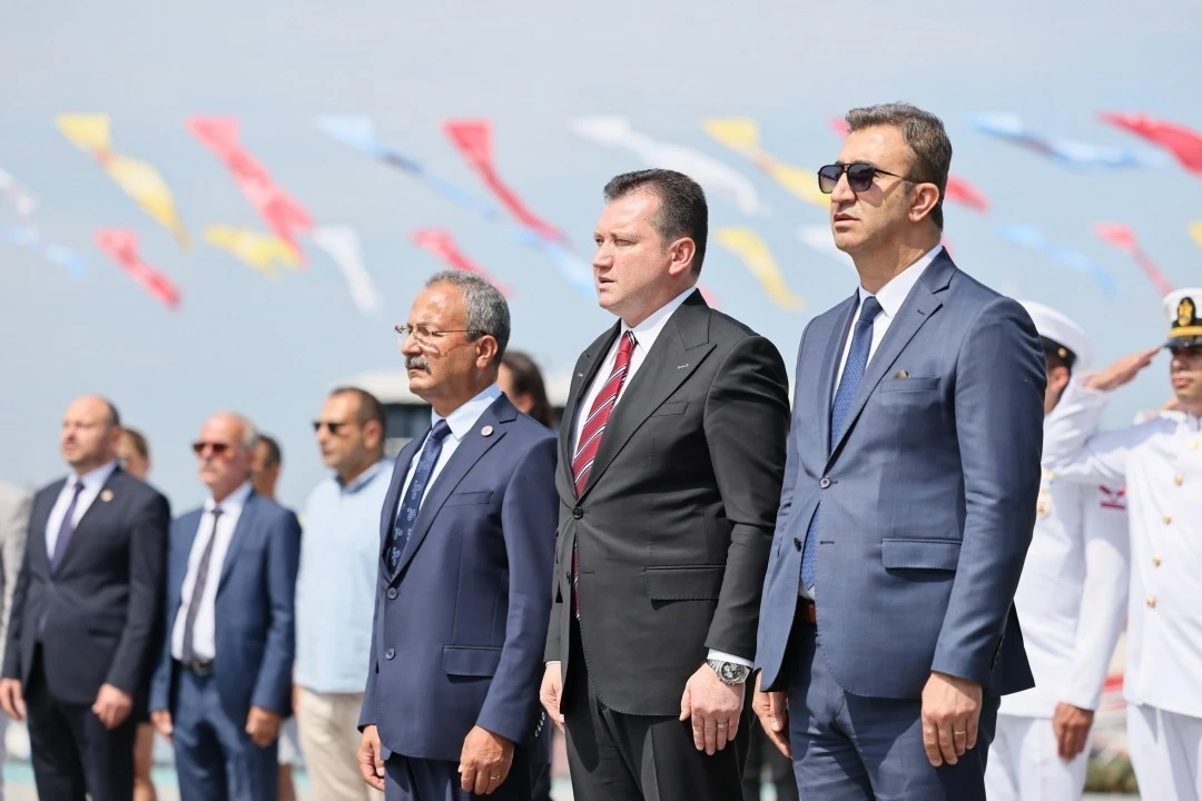 Silivri’de deniz şehitlerini anma programı düzenledi
