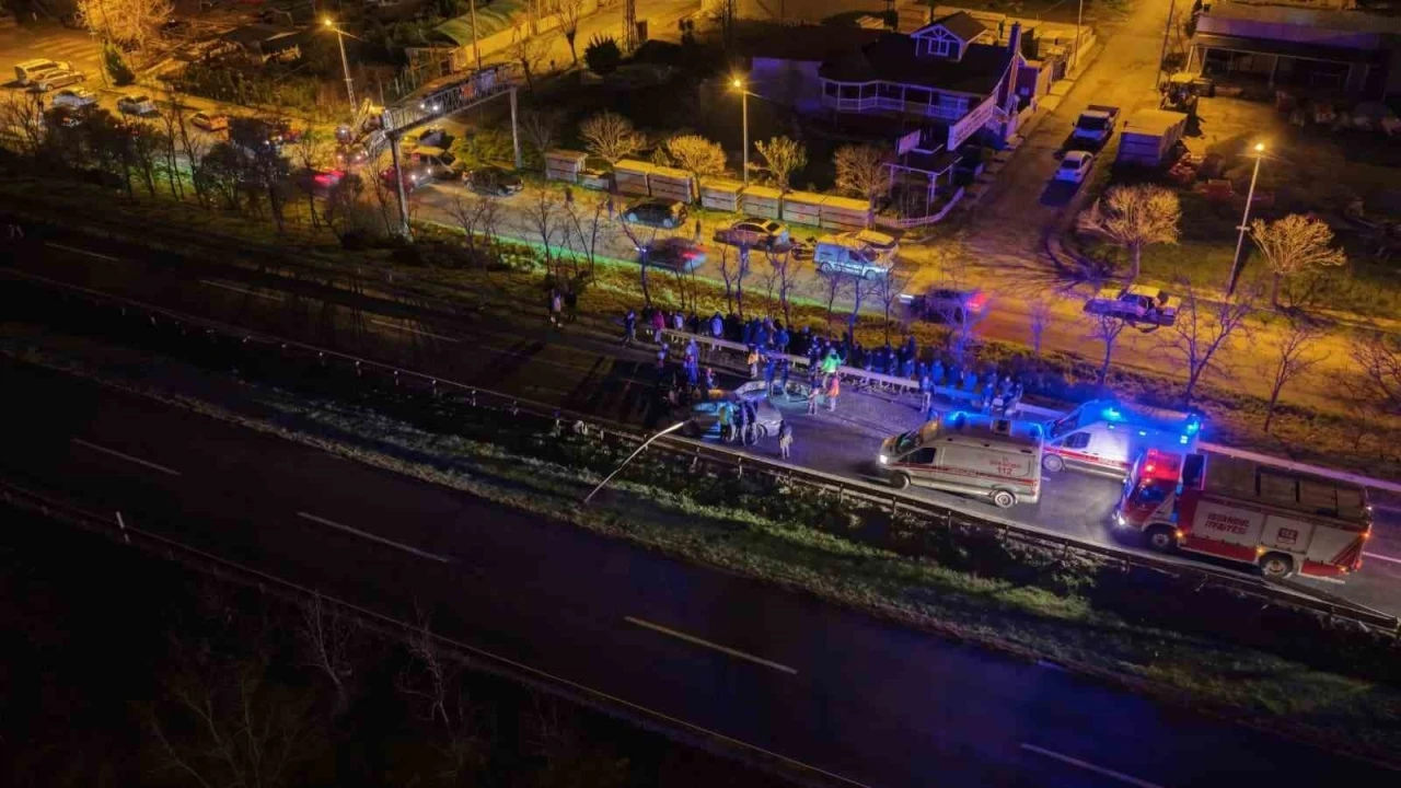 Silivri&rsquo;de feci kaza: Ara&ccedil;ta sıkışan s&uuml;r&uuml;c&uuml; hayatını kaybetti
