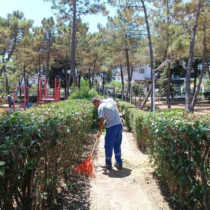 Silivri’de park, bahçe ve yeşil alanlarda bakım çalışmaları sürüyor
