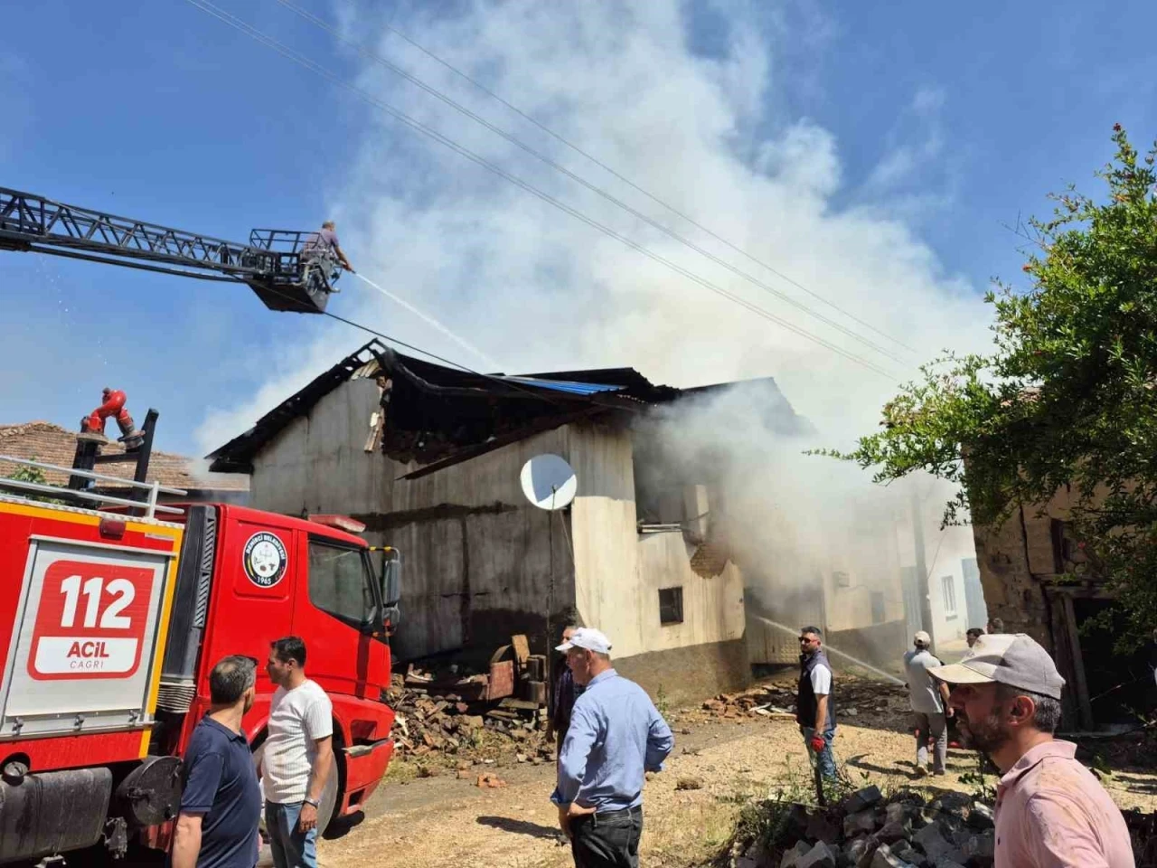 Simav Aksaz köyünde korkutan yangın