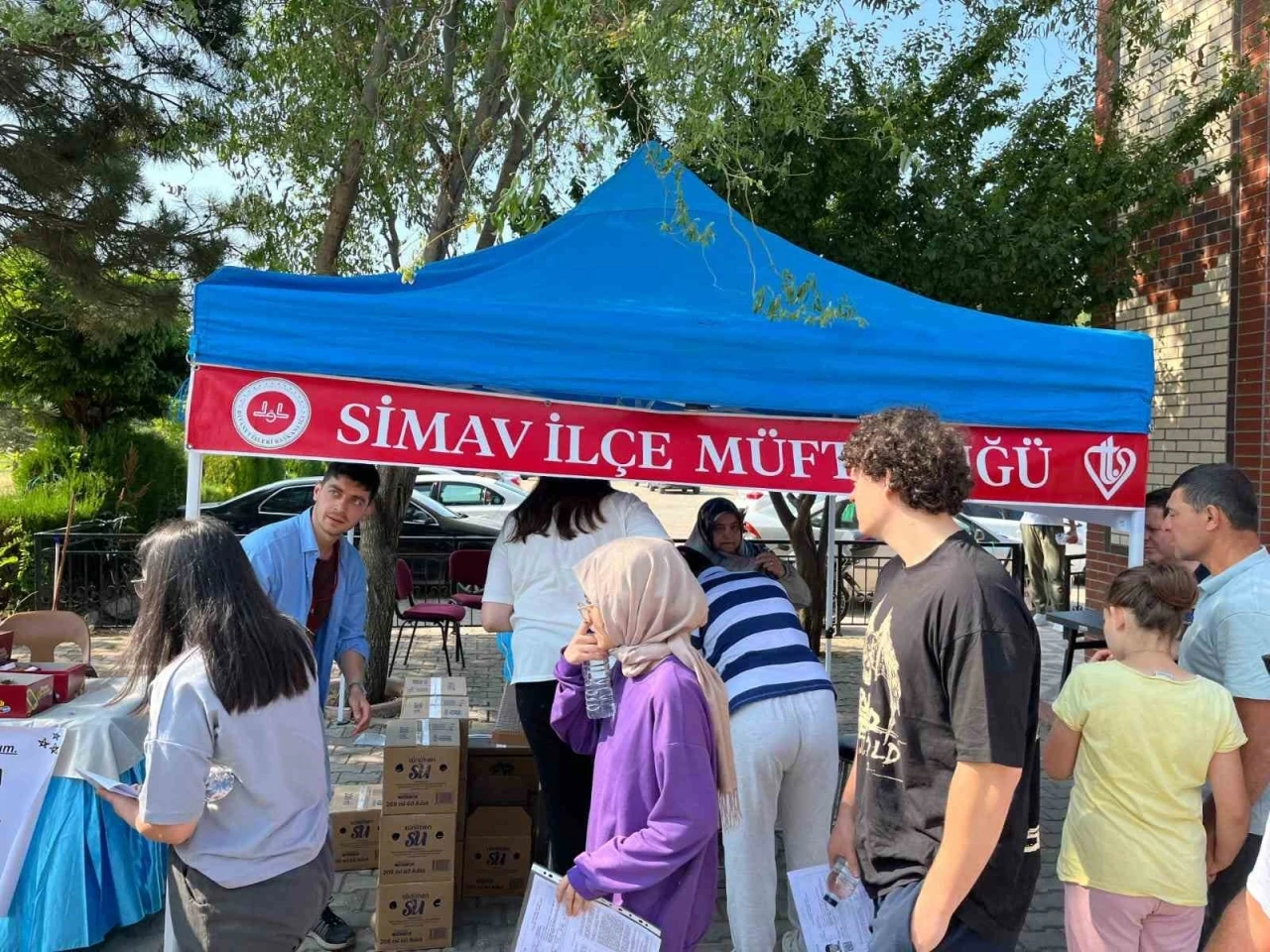 Simav Müftülüğünce YKS’ye giren öğrenciler için emanet ve su ikramı çadırı kuruldu
