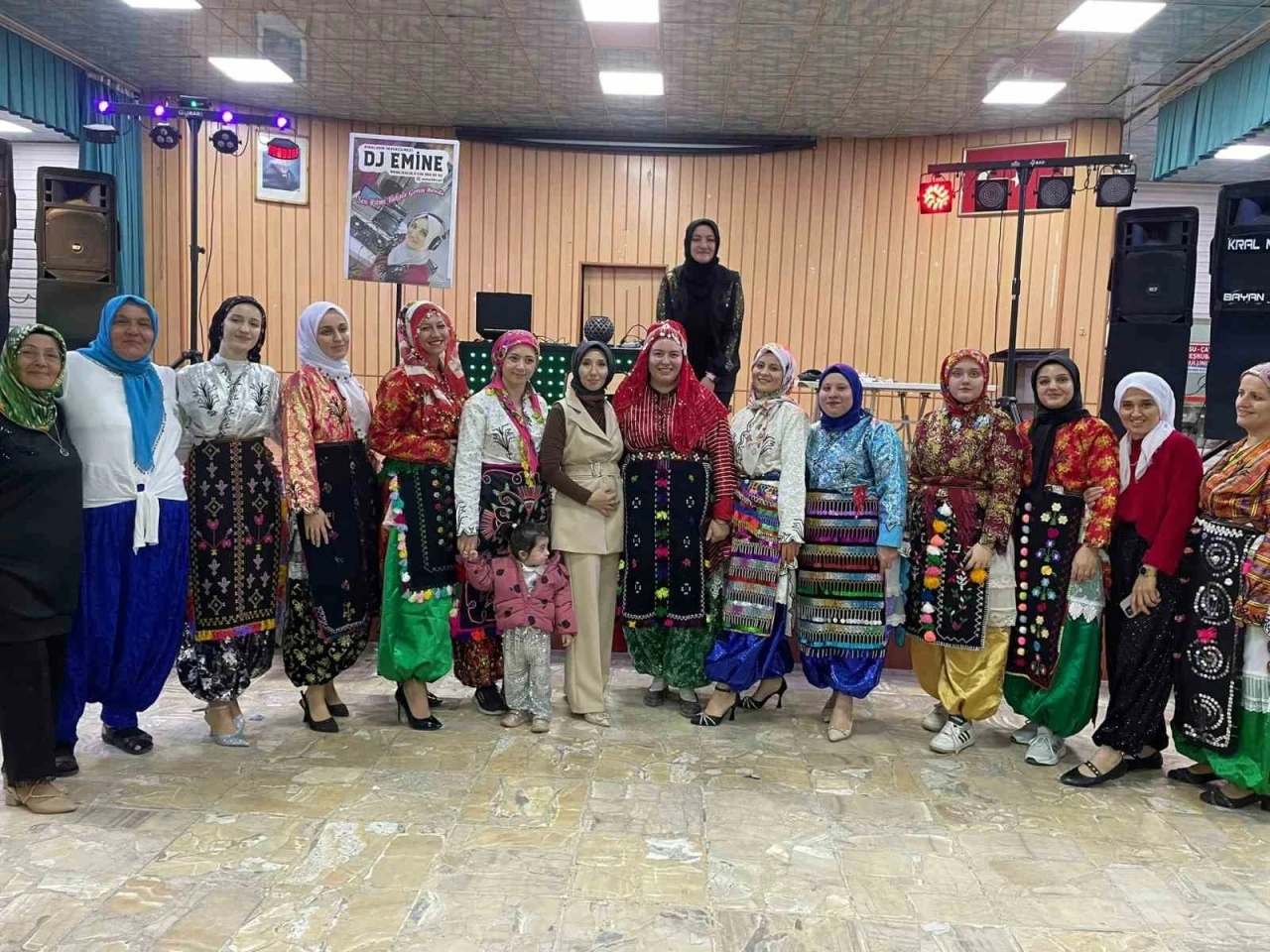 Simavlı kadınların &quot;Üç Etek Gecesi&quot; ilgi gördü
