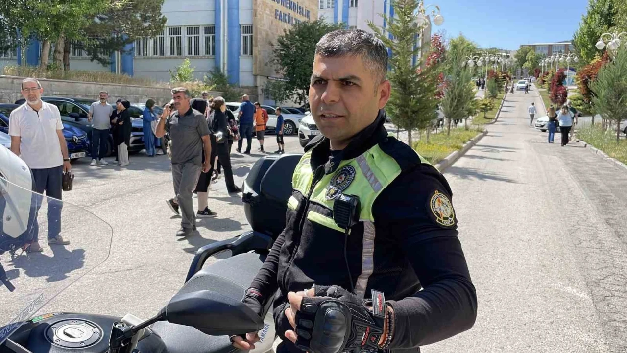 Sınava geç kalan adayların imdadına motorize polisler yetişti
