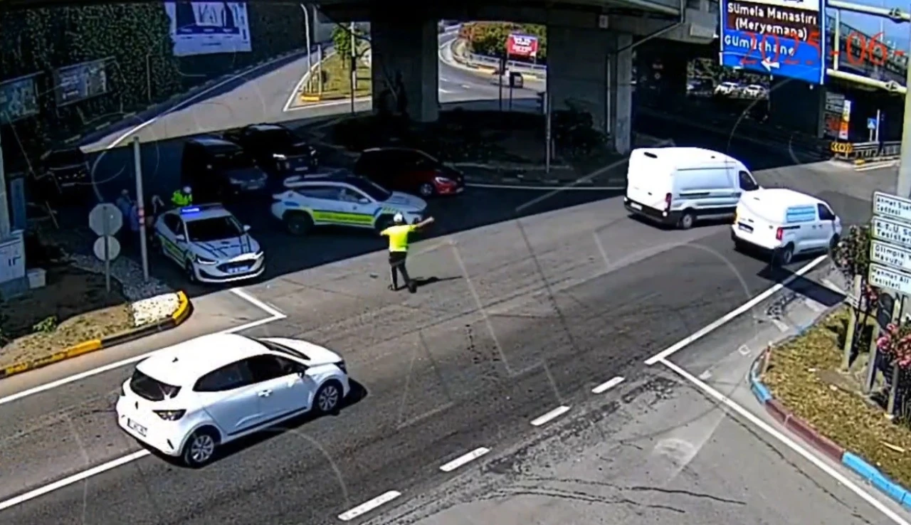 Sınava geç kalan öğrencilerin yardımına polis ekipleri yetişti
