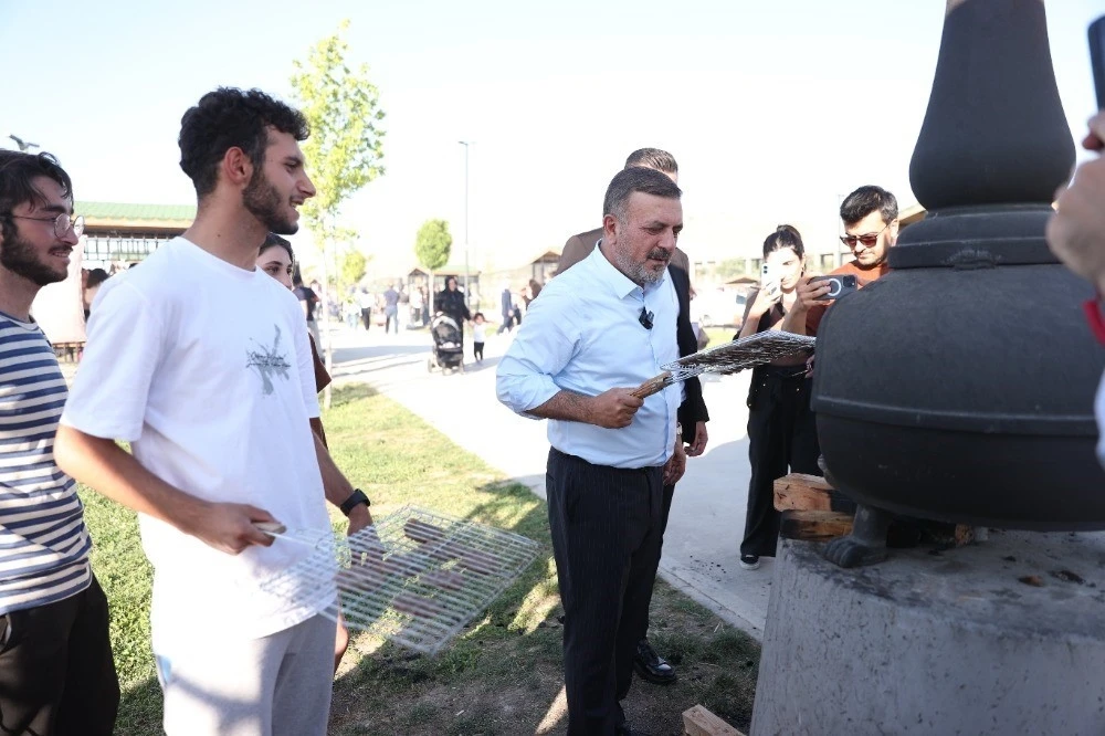 Sincan Belediye Başkanı Ercan öğrencilerle piknik yaptı

