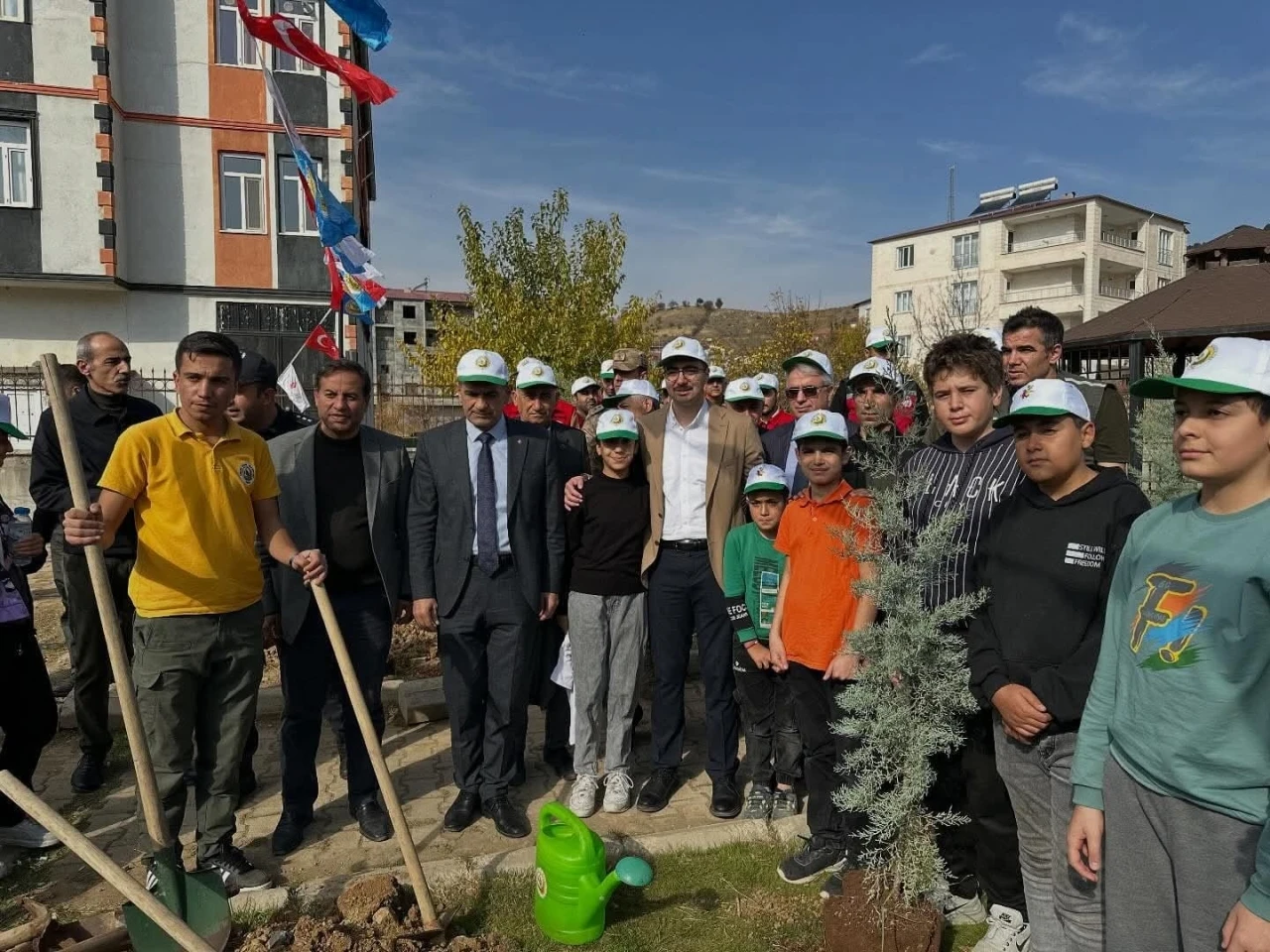 Sincik’te fidanlar toprakla buluştu
