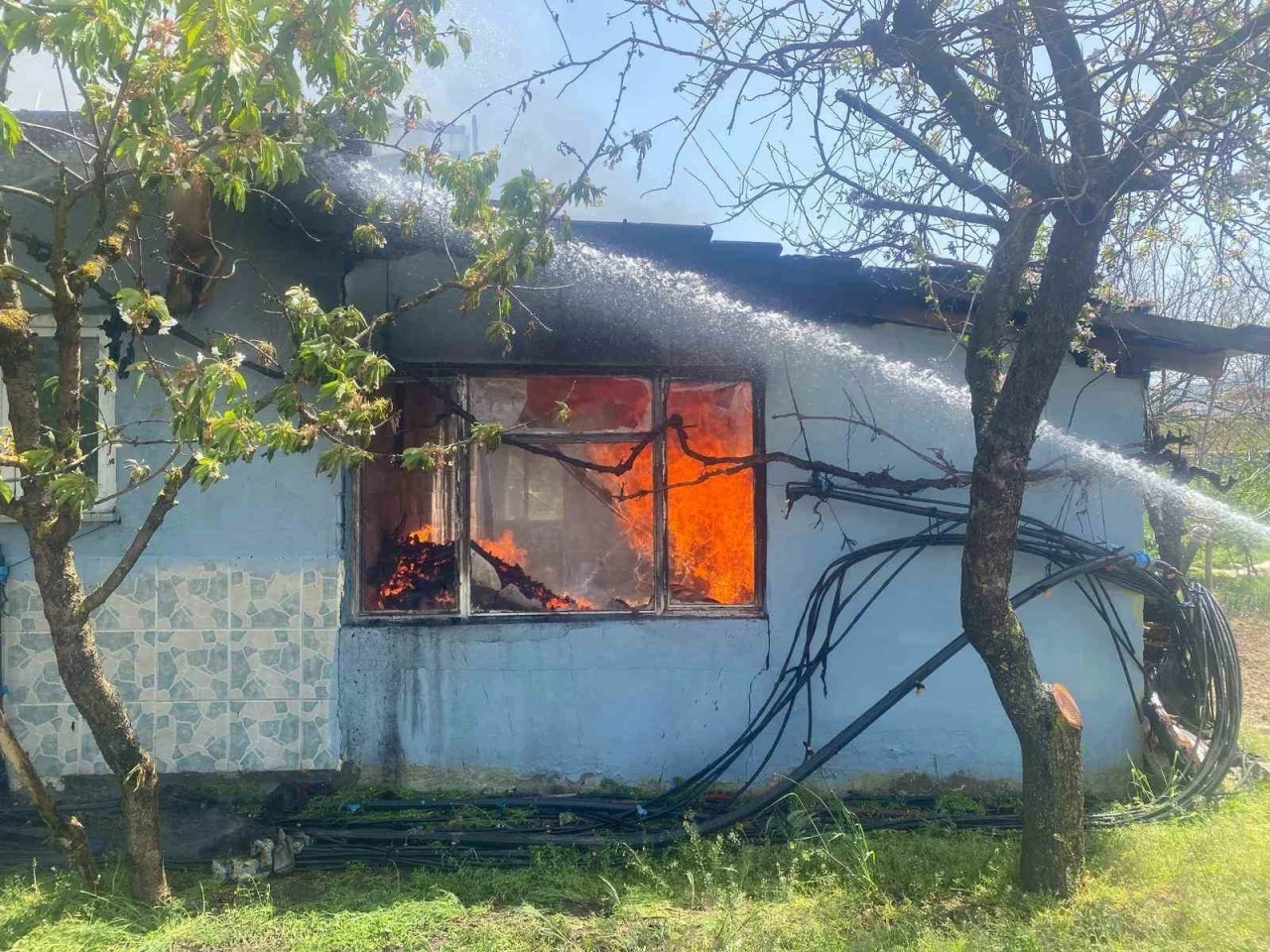 Sındırgı’da ev yangını korkuttu
