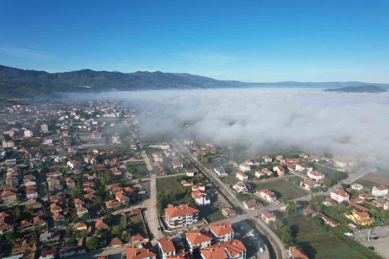 Sındırgı’da sis ve yıkım bir arada: Deprem bölgesi havadan görüntülendi
