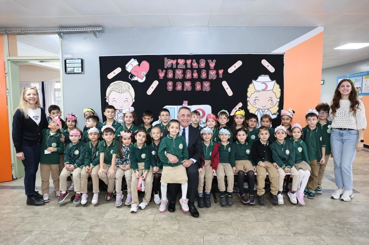 Sınıf başkan adayı Mina sözünü tuttu: Başkan Dursun öğrencileri ziyaret etti
