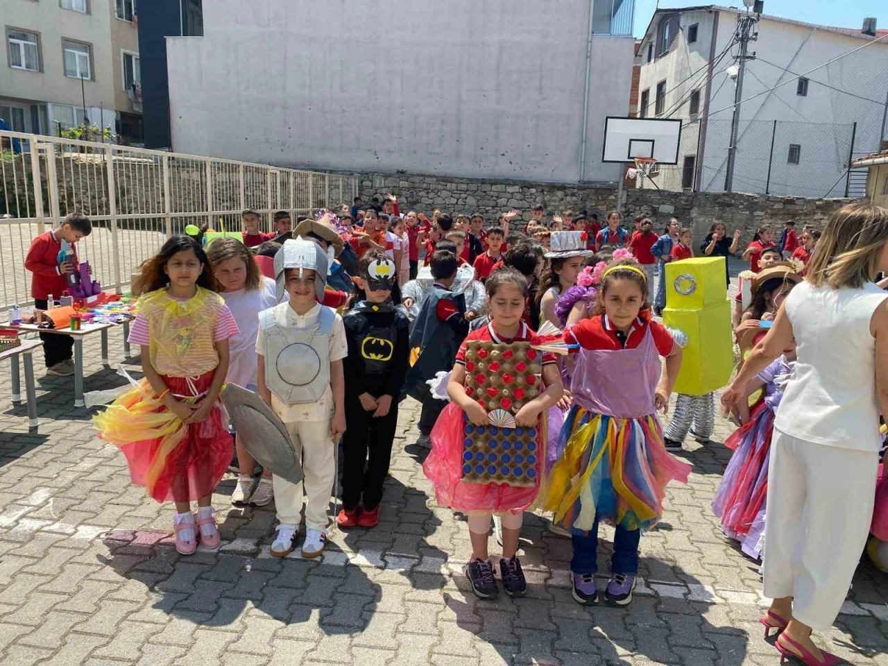 Sinop’ta atıklar öğrencilerin elinde sanata dönüştü
