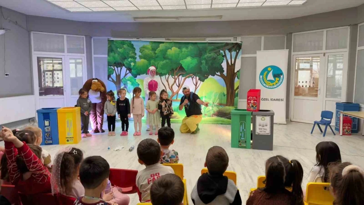 Sinop&rsquo;ta &ccedil;evre bilinci tiyatroyla aşılandı
