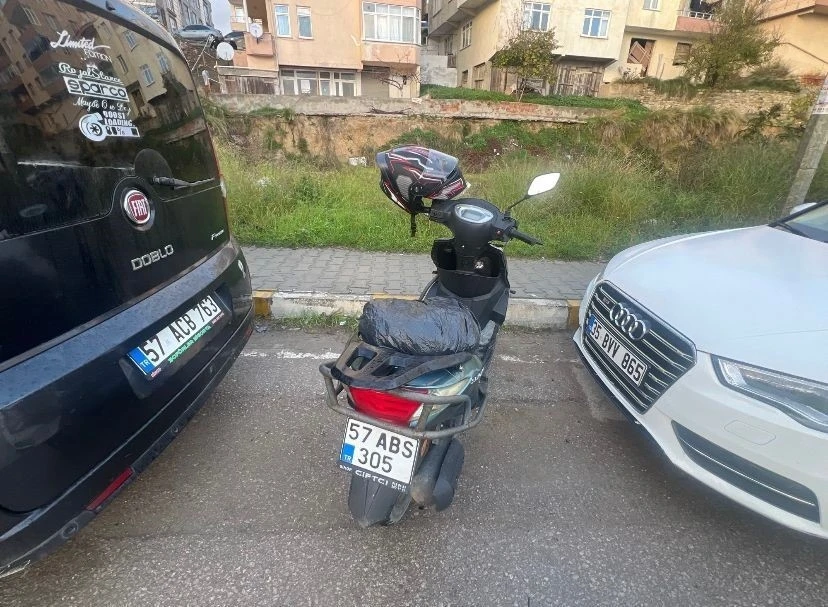 Sinop&rsquo;ta devrilen motosiklette s&uuml;r&uuml;c&uuml; yaralandı
