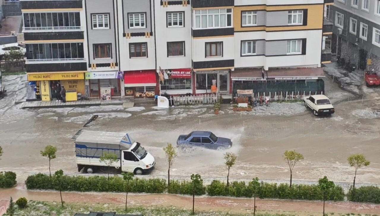 Sinop’ta dolu ve sağanak hayatı olumsuz etkiledi
