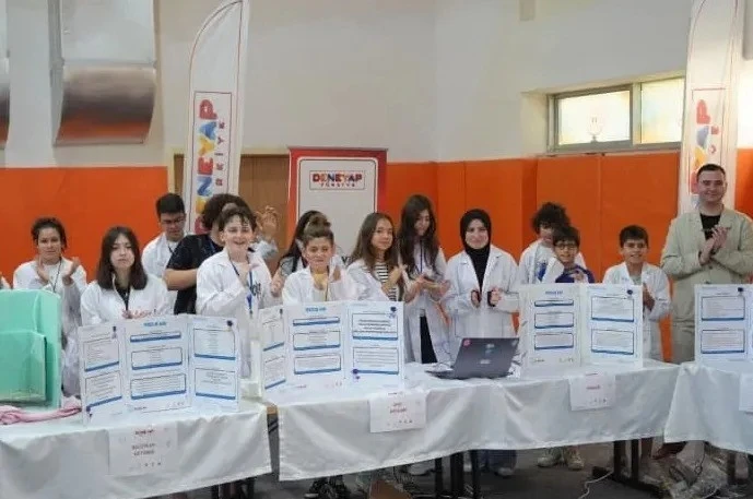 Sinop&rsquo;ta geleceği şekillendiren gen&ccedil;ler sahneye &ccedil;ıktı
