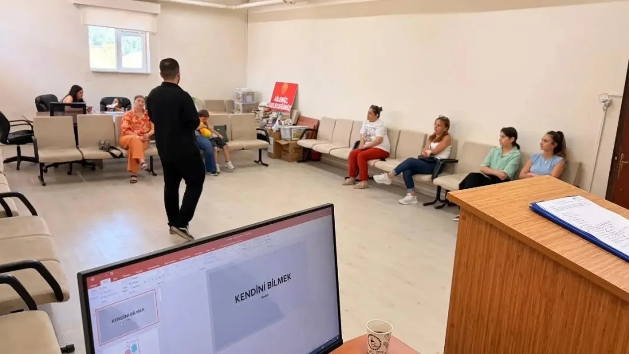 Sinop&rsquo;ta g&uuml;&ccedil;l&uuml; aileler i&ccedil;in farkındalık eğitimi
