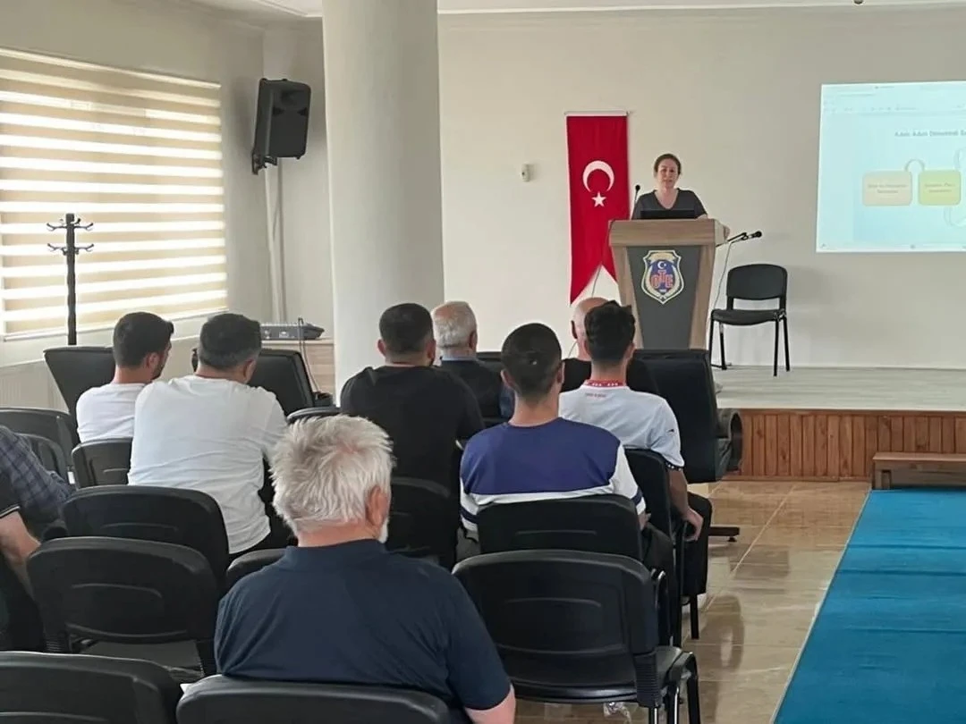 Sinop&rsquo;ta h&uuml;k&uuml;ml&uuml;lere denetimli serbestlik anlatıldı

