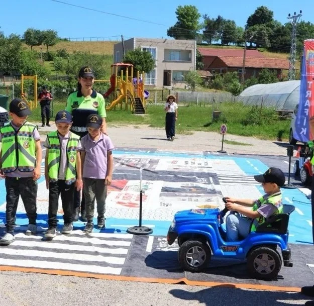 Sinop&rsquo;ta jandarmadan miniklere uygulamalı trafik eğitimi
