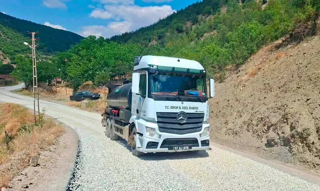 Sinop&rsquo;ta k&ouml;y yollarında asfalt mesaisi
