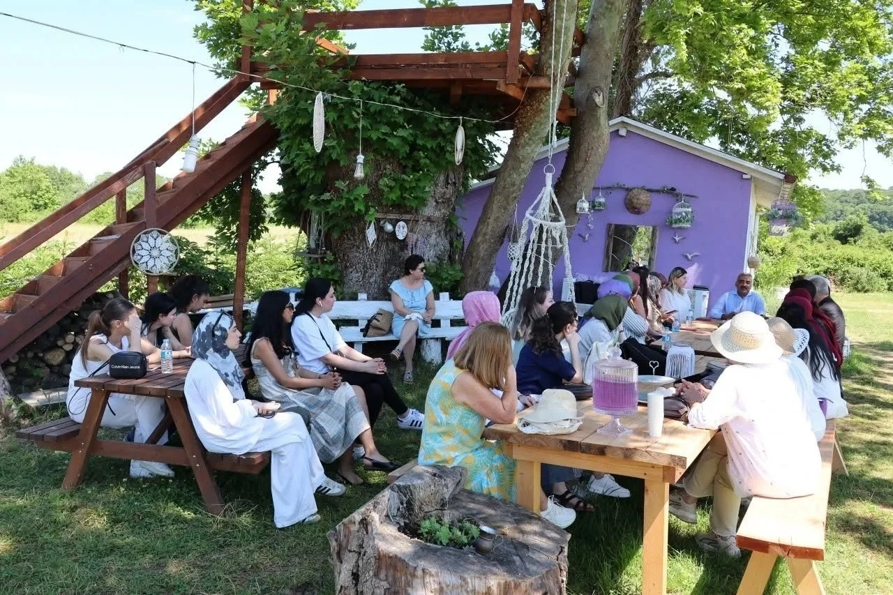 Sinop&rsquo;ta lavanta bah&ccedil;esinde bilimsel s&ouml;yleşi
