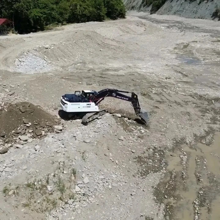 Sinop&rsquo;ta muhtemel sel ve taşkınlara karşı "dere ıslahı" mesaisi
