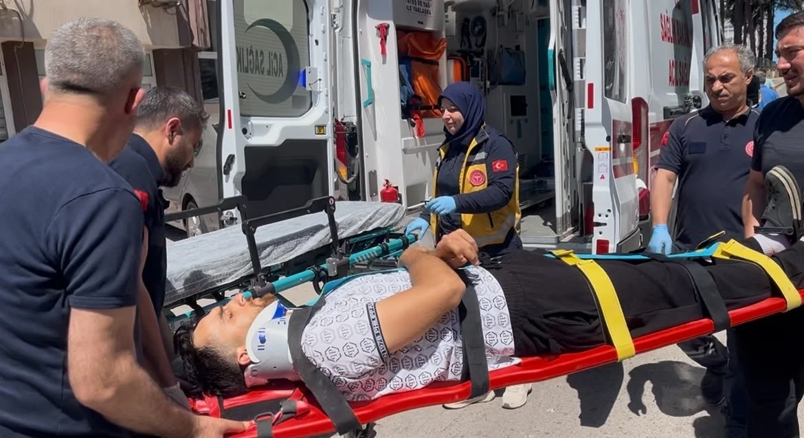 Sinop&rsquo;ta otomobil kapısına &ccedil;arpan motosikletli yaralandı
