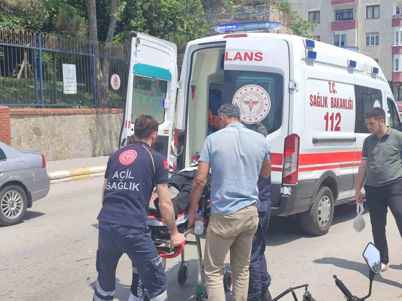 Sinop’ta otomobille çarpışan motosikletteki 2 kişi yaralandı
