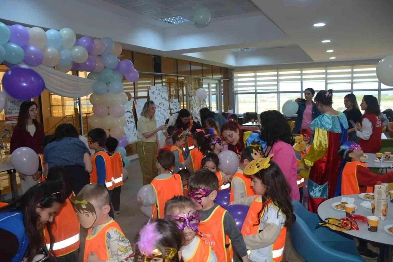 Sinop’ta &quot;Düşlerden Tasarıma: Gençler ve Çocuklarla Renkli Yarınlara&quot; projesi hayata geçirildi
