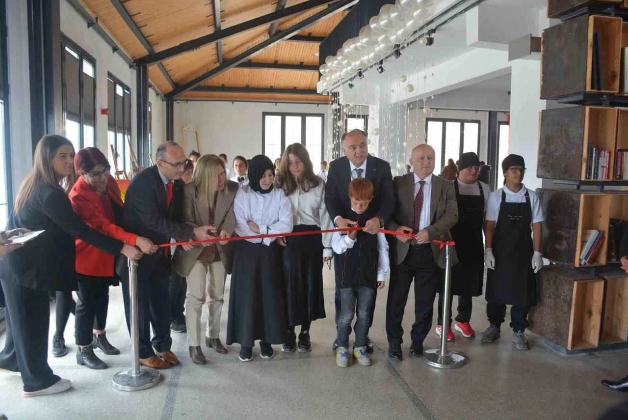 Sinop’ta &quot;Özelim Çocuk Korosu ve Karma Sanat Sergisi&quot;
