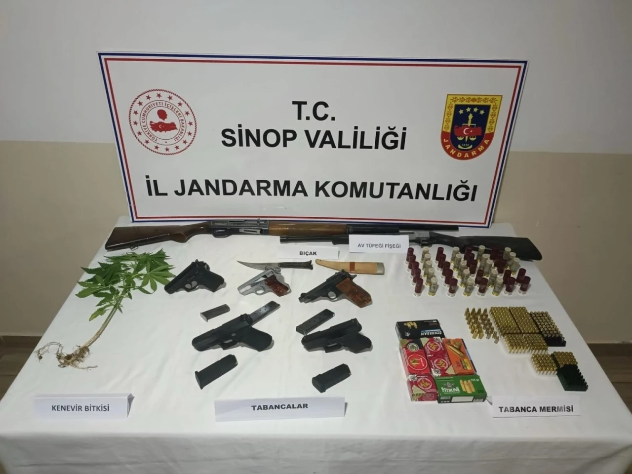Sinop’ta silah ve uyuşturucu operasyonu: 3 gözaltı
