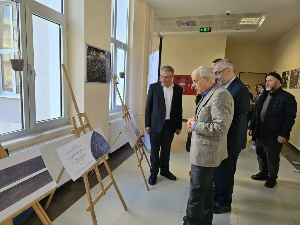 Sinop&rsquo;ta tarihi yapılardaki ayet ve hadisler sergiyle g&uuml;n y&uuml;z&uuml;ne &ccedil;ıktı
