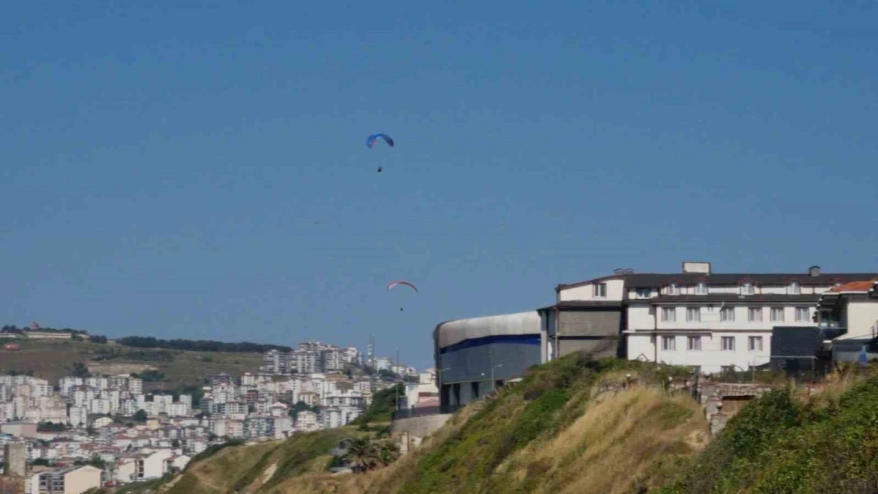 Sinop’ta yamaç paraşütü etkinliği
