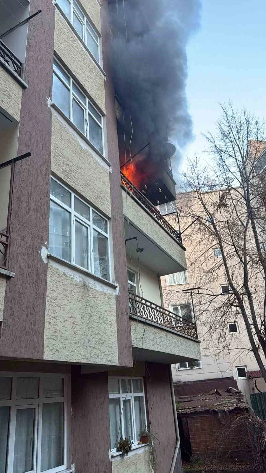 Sinop’ta yangın paniği: Apartman sakinleri tahliye edildi
