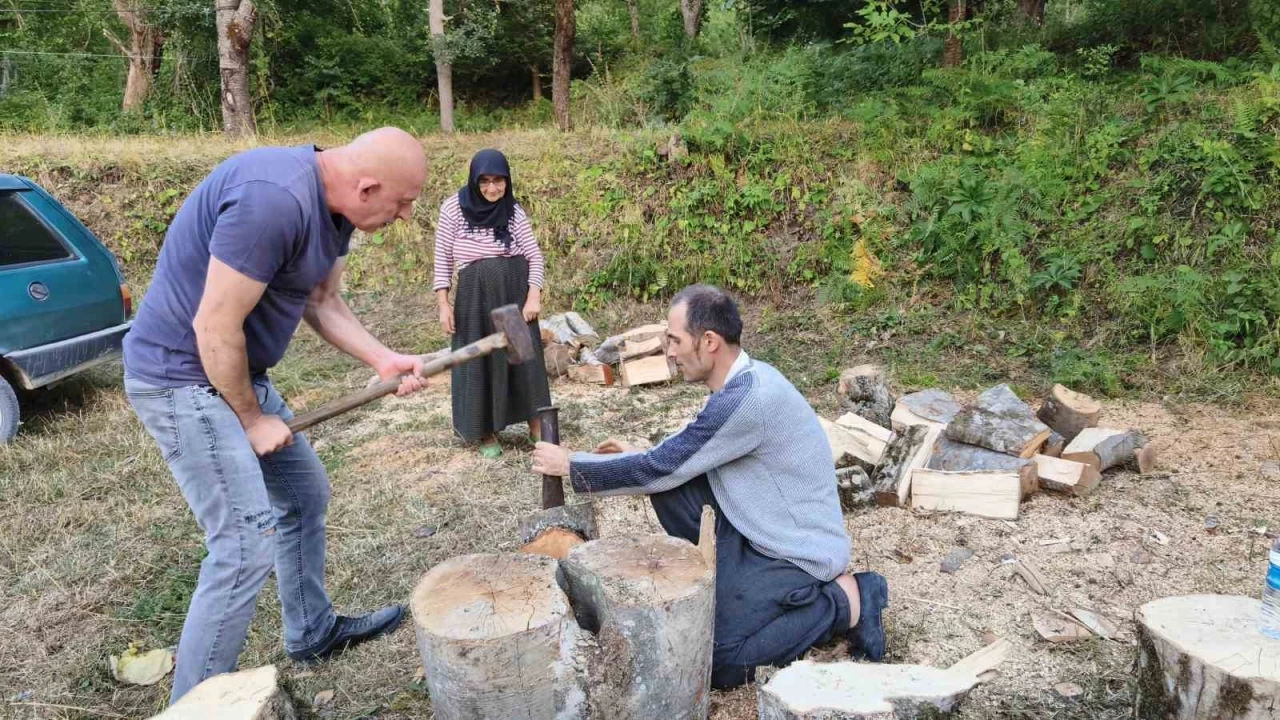 Sinop&rsquo;un k&ouml;ylerinde kış hazırlığı erken başladı
