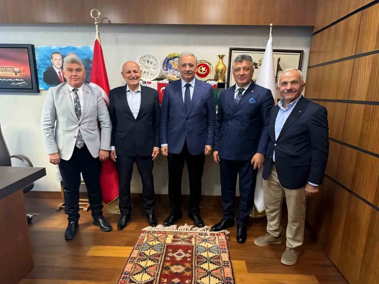 Sıralardan meclise uzanan yolculuk: Başkan Kul, öğrencisi Milletvekili Mete ile bir araya geldi

