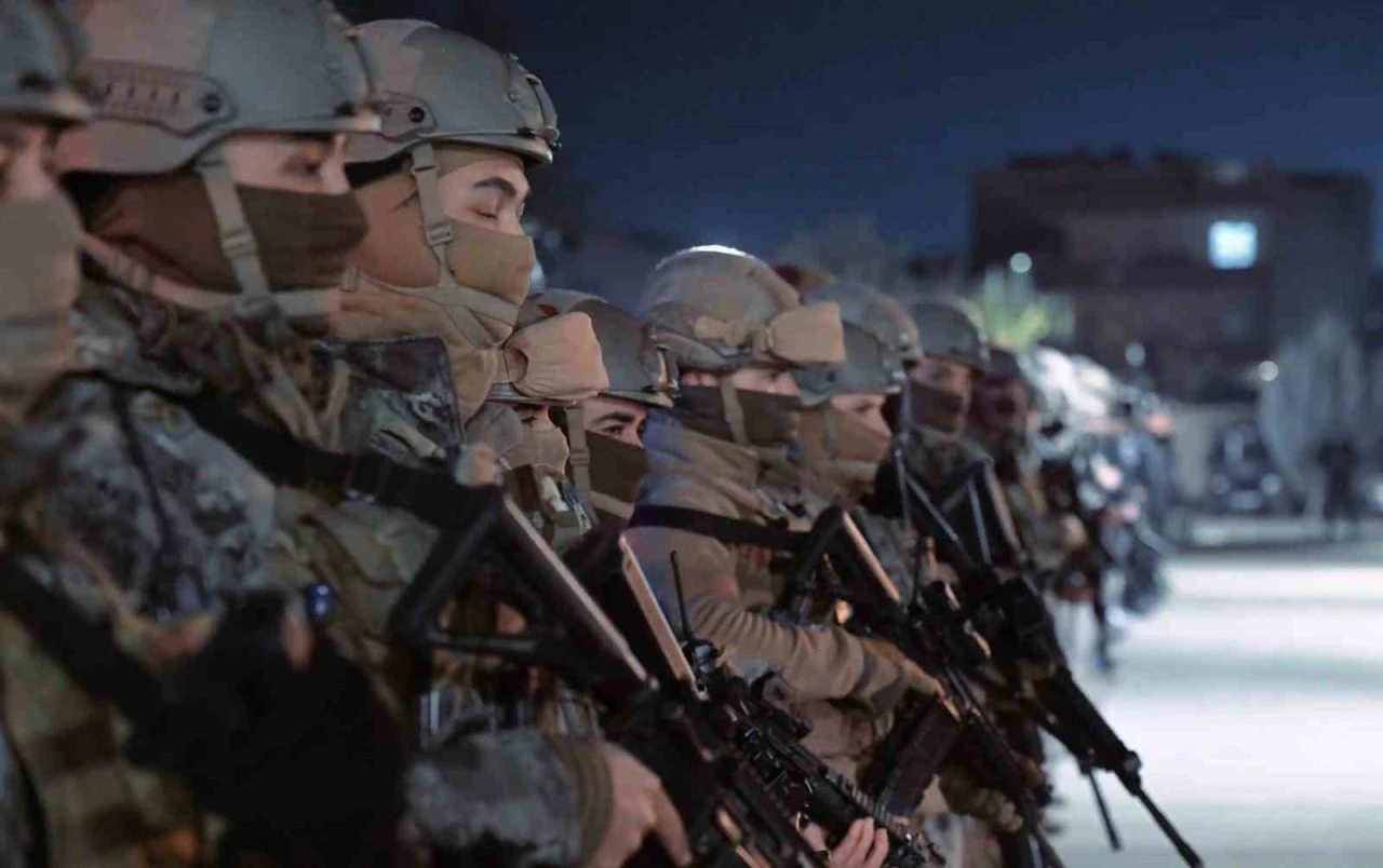 Şırnak&rsquo;ta 2 milyon 630 bin liralık ka&ccedil;ak &uuml;r&uuml;n ele ge&ccedil;irildi: 11 g&ouml;zaltı
