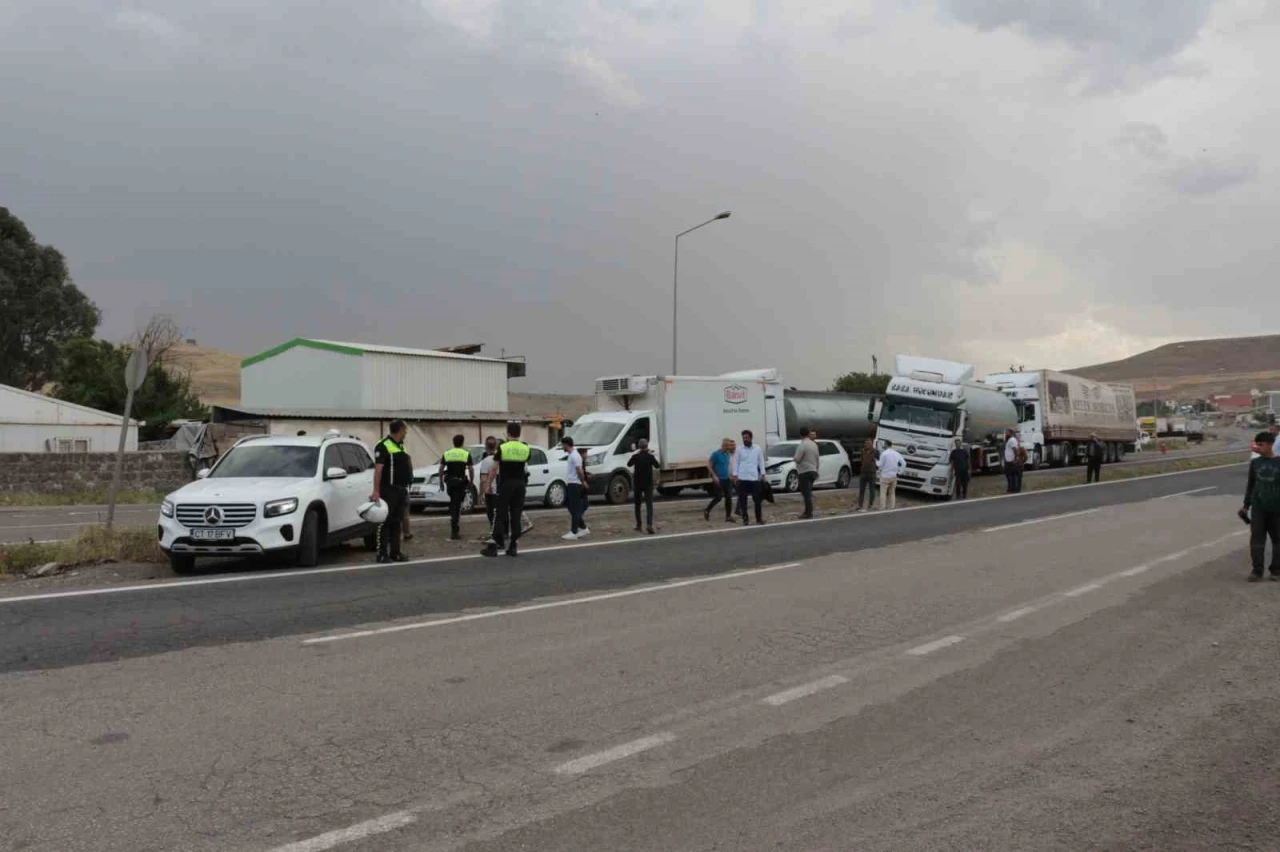 Şırnak’ta 6 aracın karıştığı maddi hasarlı zincirleme kaza
