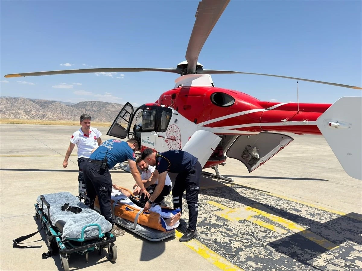 Şırnak&rsquo;ta ambulans helikopter yaralı şahıs i&ccedil;in havalandı
