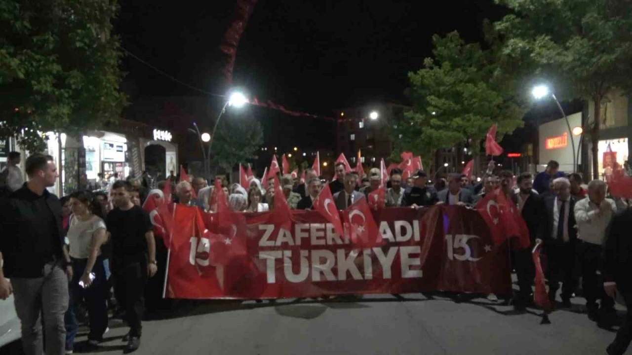 Şırnak’ta demokrasi nöbetine yoğun katılım

