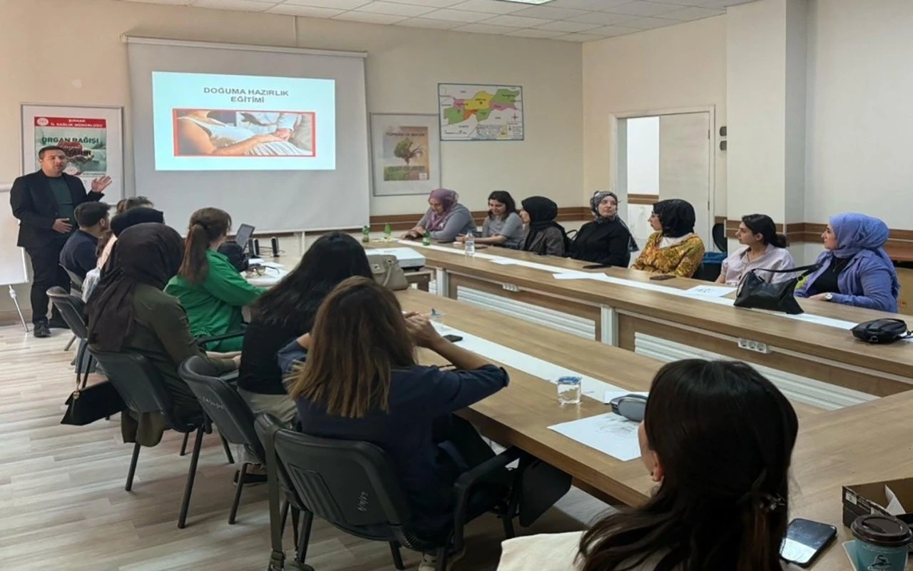 Şırnak’ta ebelere yönelik &quot;Doğuma Hazırlık Eğitimi&quot; düzenlendi
