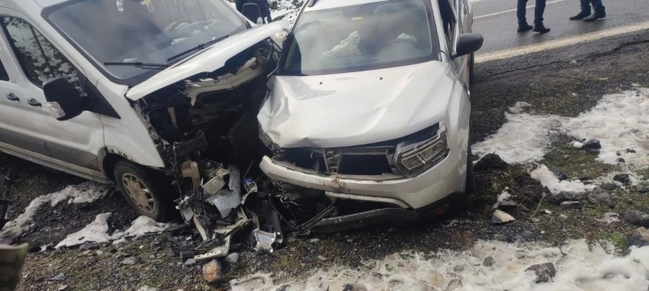 Şırnak’ta iki aracın karıştığı kazada 8 kişi yaralandı