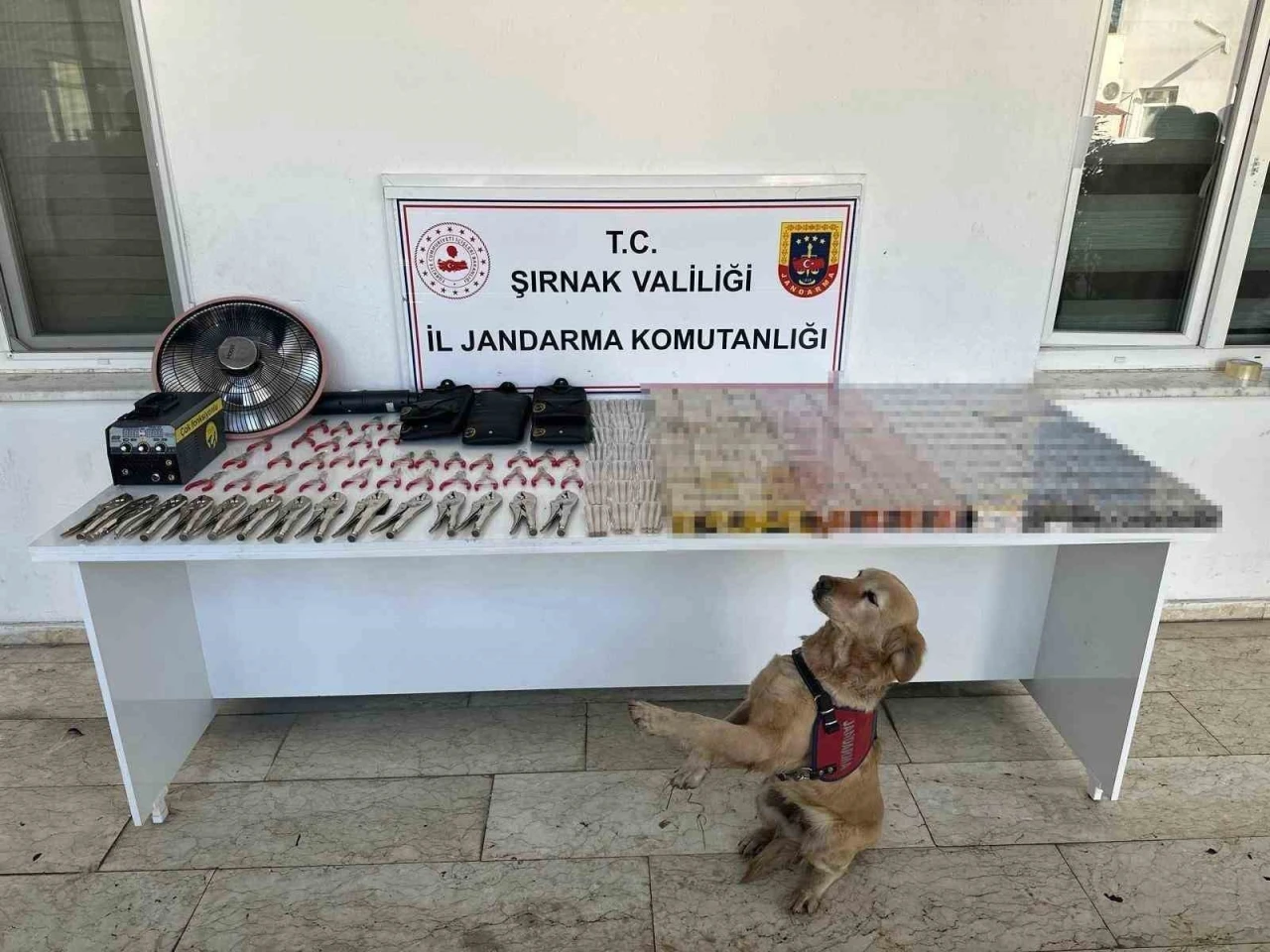 Şırnak&rsquo;ta jandarmadan ka&ccedil;ak&ccedil;ılık operasyonu: 27 milyon liralık ka&ccedil;ak malzeme ele ge&ccedil;irildi
