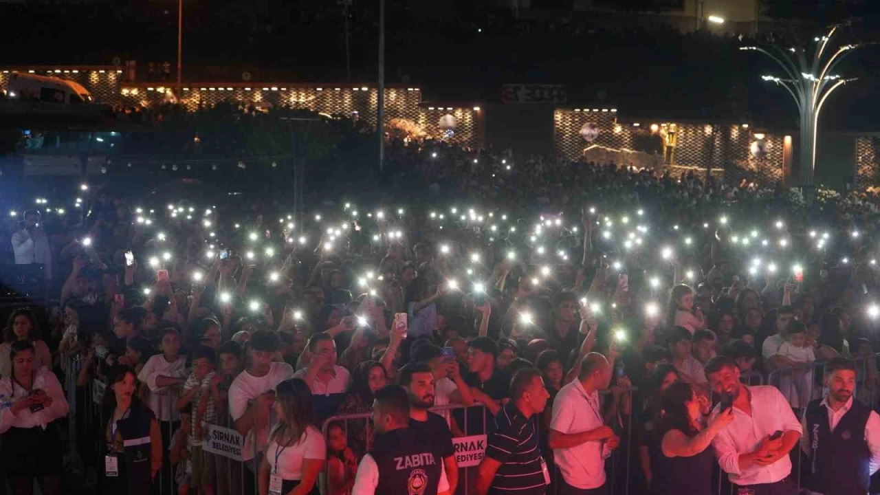 Şırnak&rsquo;ta K&uuml;lt&uuml;r, Sanat ve Gen&ccedil;lik Festivali: 15 bin kişi yaz coşkusuna ortak oldu
