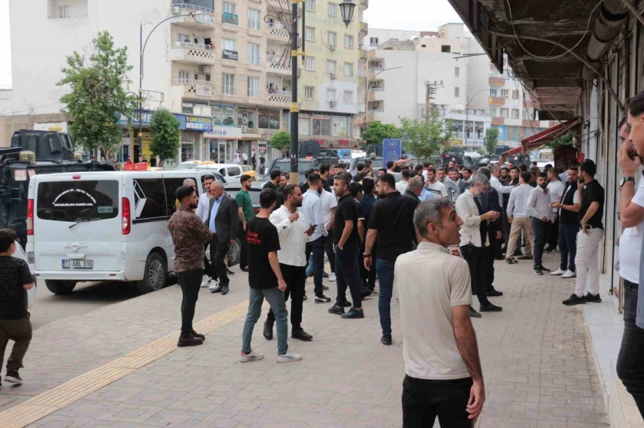 Şırnak’ta mahallede başlayan kavga caddeye taştı: 2 yaralı
