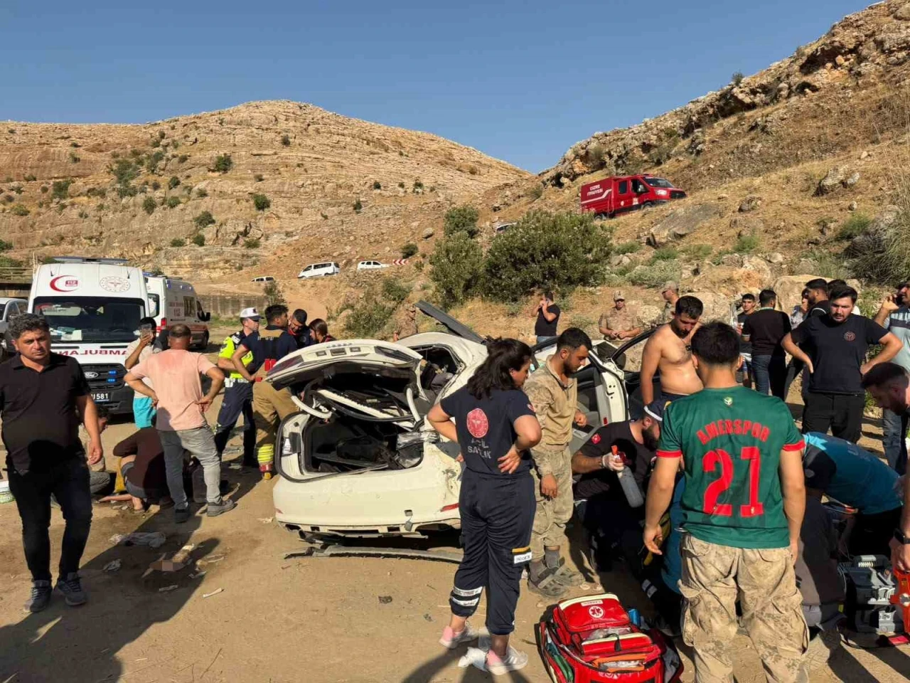 Şırnak&rsquo;ta otomobil şarampole yuvarlandı: 2 &ouml;l&uuml;, 2 yaralı
