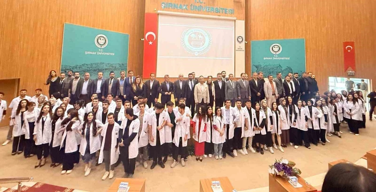 Şırnak’ta saÄŸlık öÄŸrencileri beyaz önlüklerini giydi