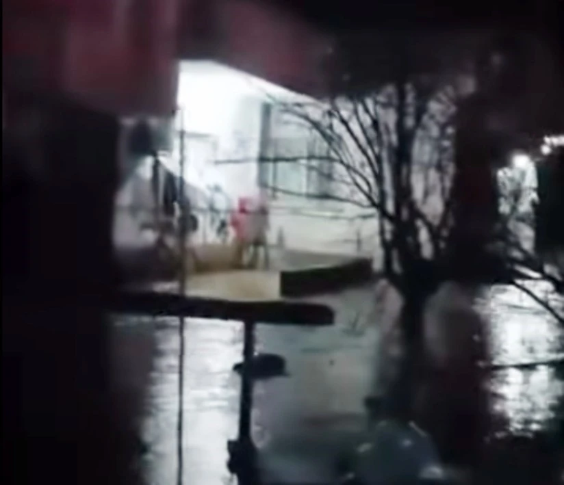Şırnak&rsquo;ta şiddetli yağış: K&ouml;y yolları g&ouml;le d&ouml;nd&uuml;
