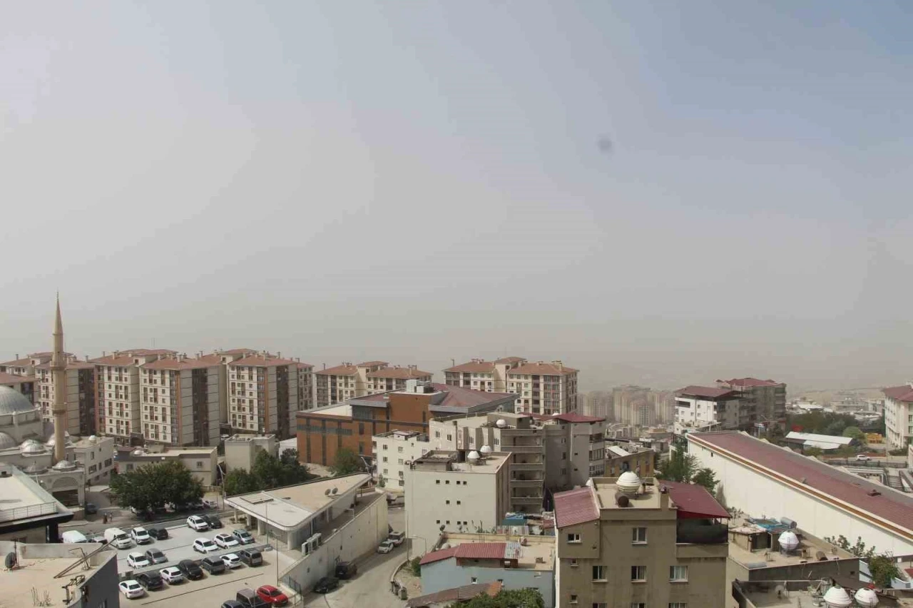 Şırnak’ta toz taşınımı hayatı olumsuz etkiledi