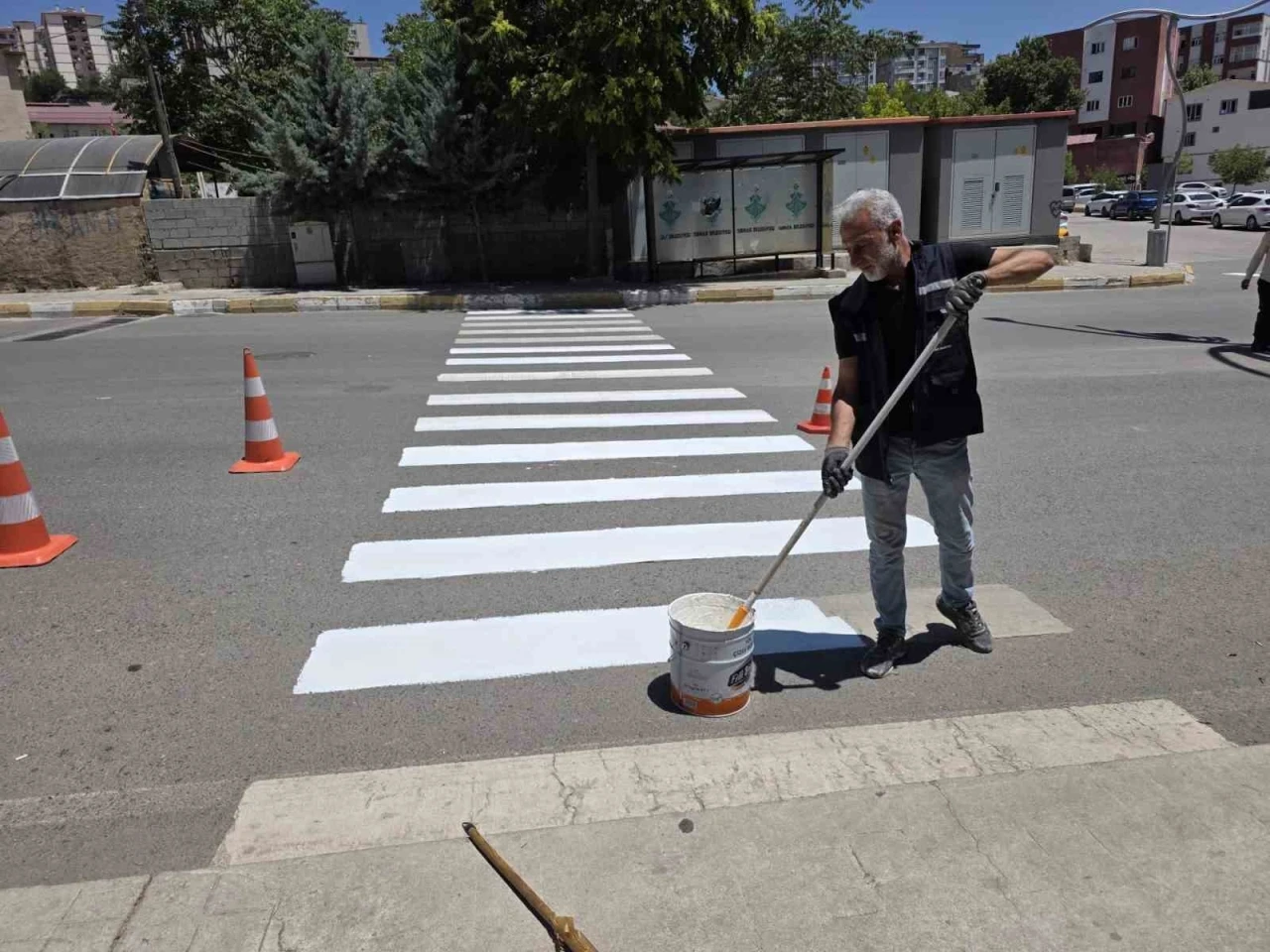 Şırnak&rsquo;ta yaya ge&ccedil;itleri ve yol &ccedil;izgileri yenileniyor
