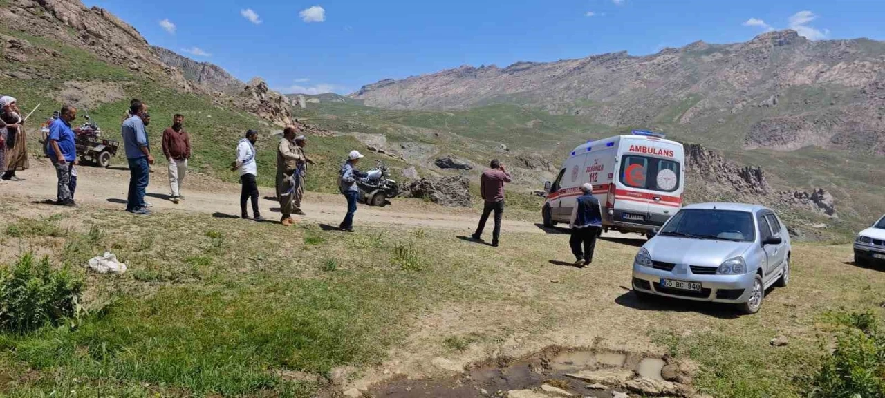 Şırnak’ta yaylada kalanların çadırlarını fırtına vurdu: 3 yaralı
