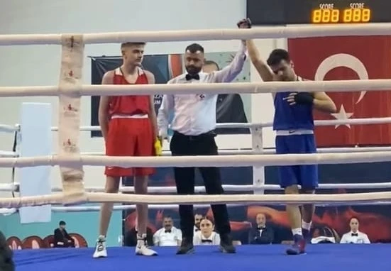 Şırnaklı 3 sporcu, Türkiye Ferdi Boks Şampiyonası’nda üst tura yükseldi
